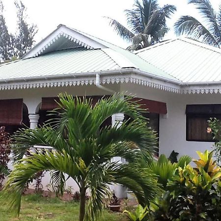 Coco Bay Guest House Anse Volbert Village  Exterior photo